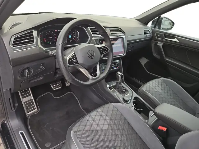 Volkswagen Tiguan Allspace view 4
