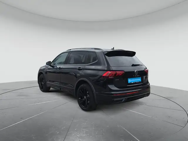 Volkswagen Tiguan Allspace view 3