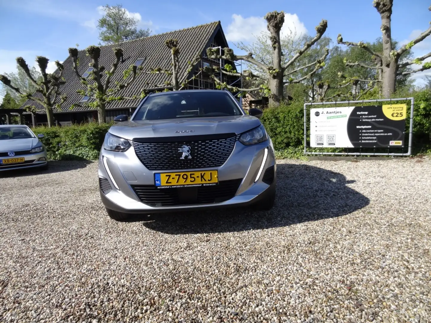 Peugeot 2008 130PK Aut. Allure Navigatie/Camera Grijs - 2