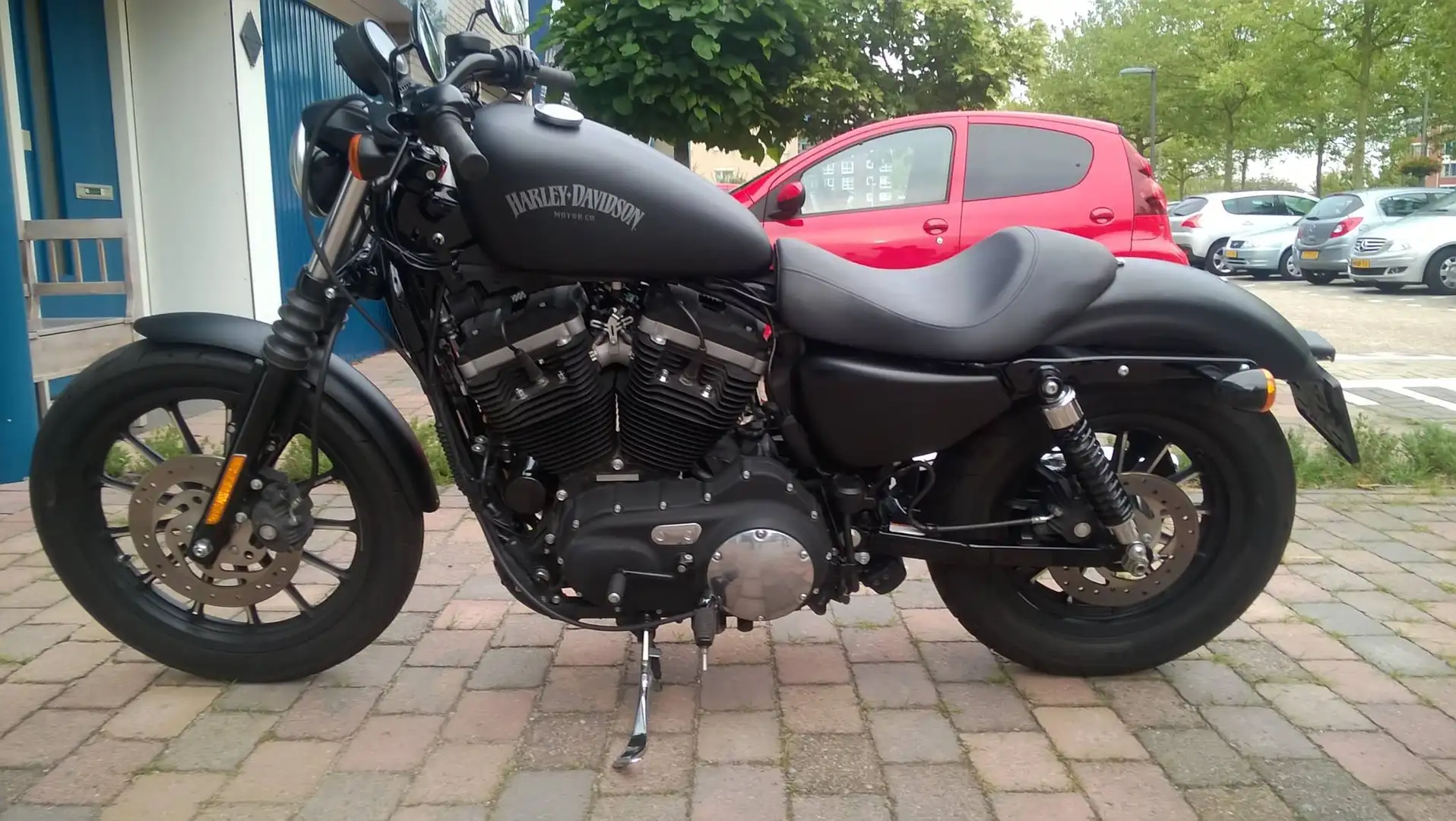 Harley-Davidson Sportster 883 Iron Black - 2