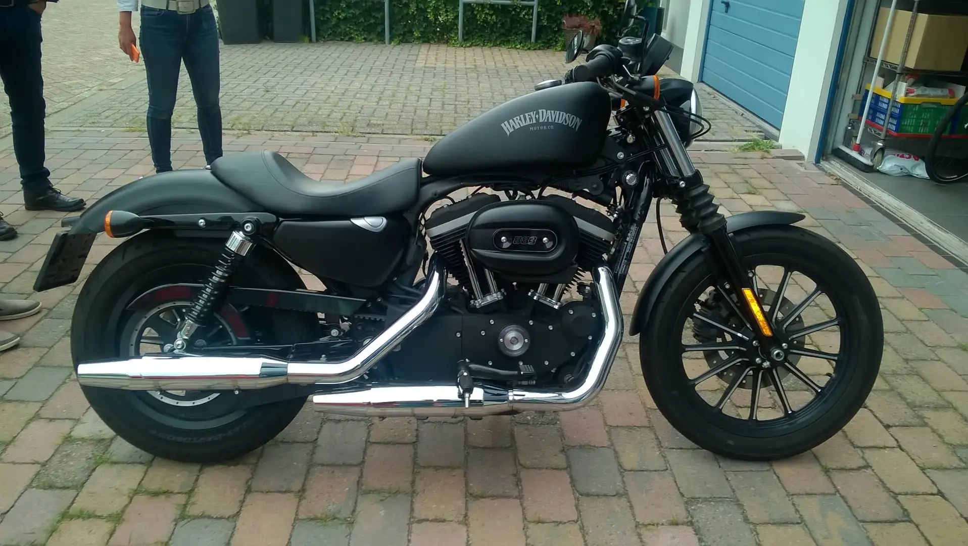 Harley-Davidson Sportster 883 Iron Black - 1