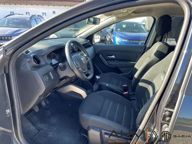 Dacia Duster view 11