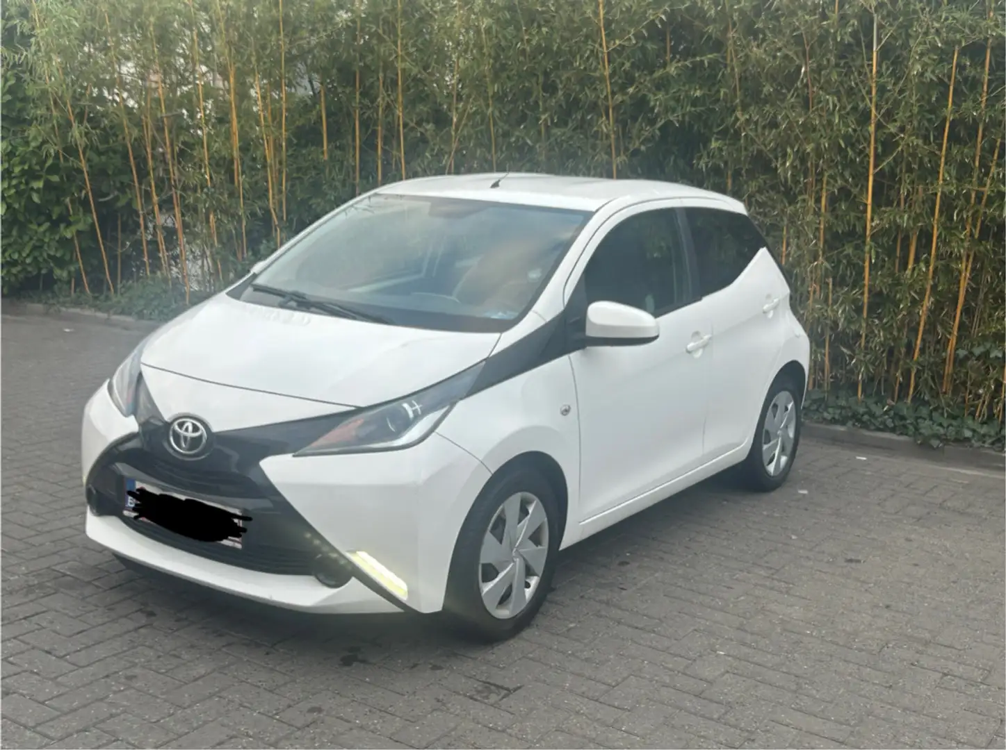 Toyota Aygo x-play - 1