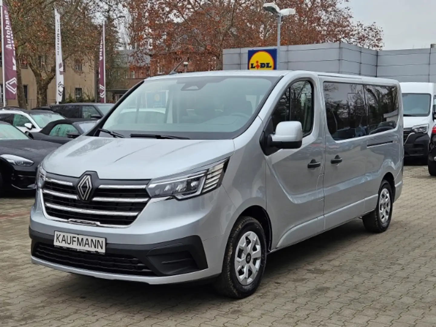 Renault Trafic Combi L2H1 3,0t Evolution 9 Sitzer 2.0 BLUE dCi 11 Silber - 1