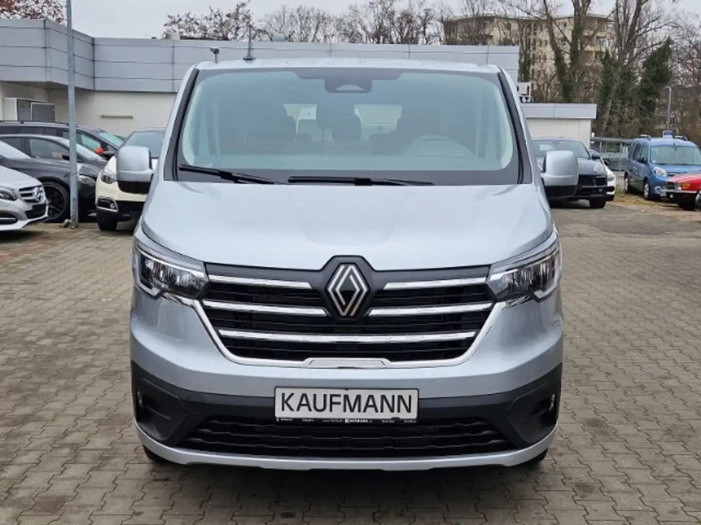 Renault Trafic Combi L2H1 3,0t Evolution 9 Sitzer 2.0 BLUE dCi 11 Silber - 2