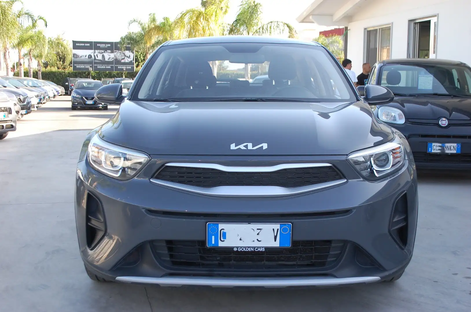 Kia Stonic 1.2 dpi  84CV Urban Smart Pack Uff Italy USB Gris - 2