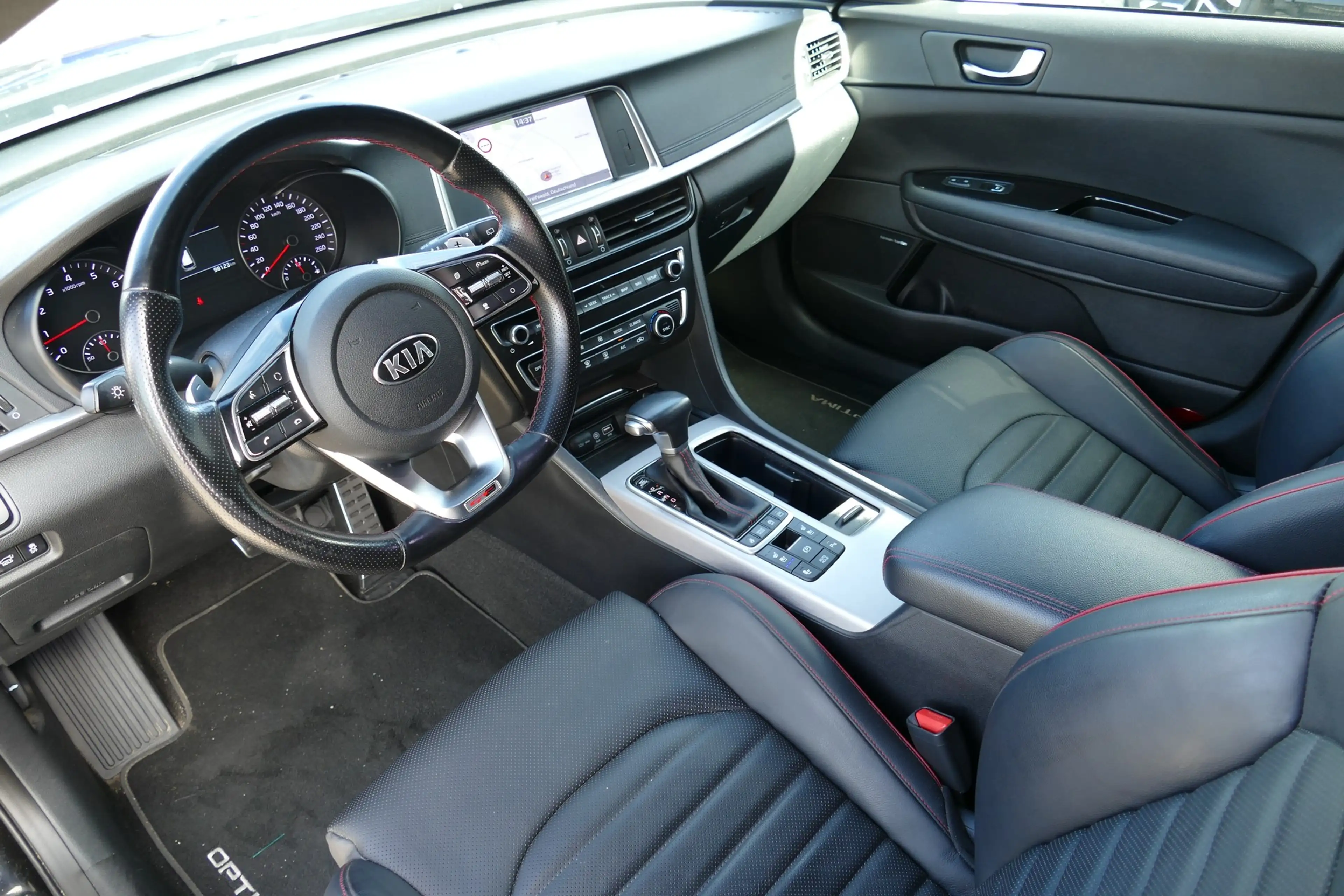 Kia Optima SW 1.6 T-GDI GT-Line — photo 8