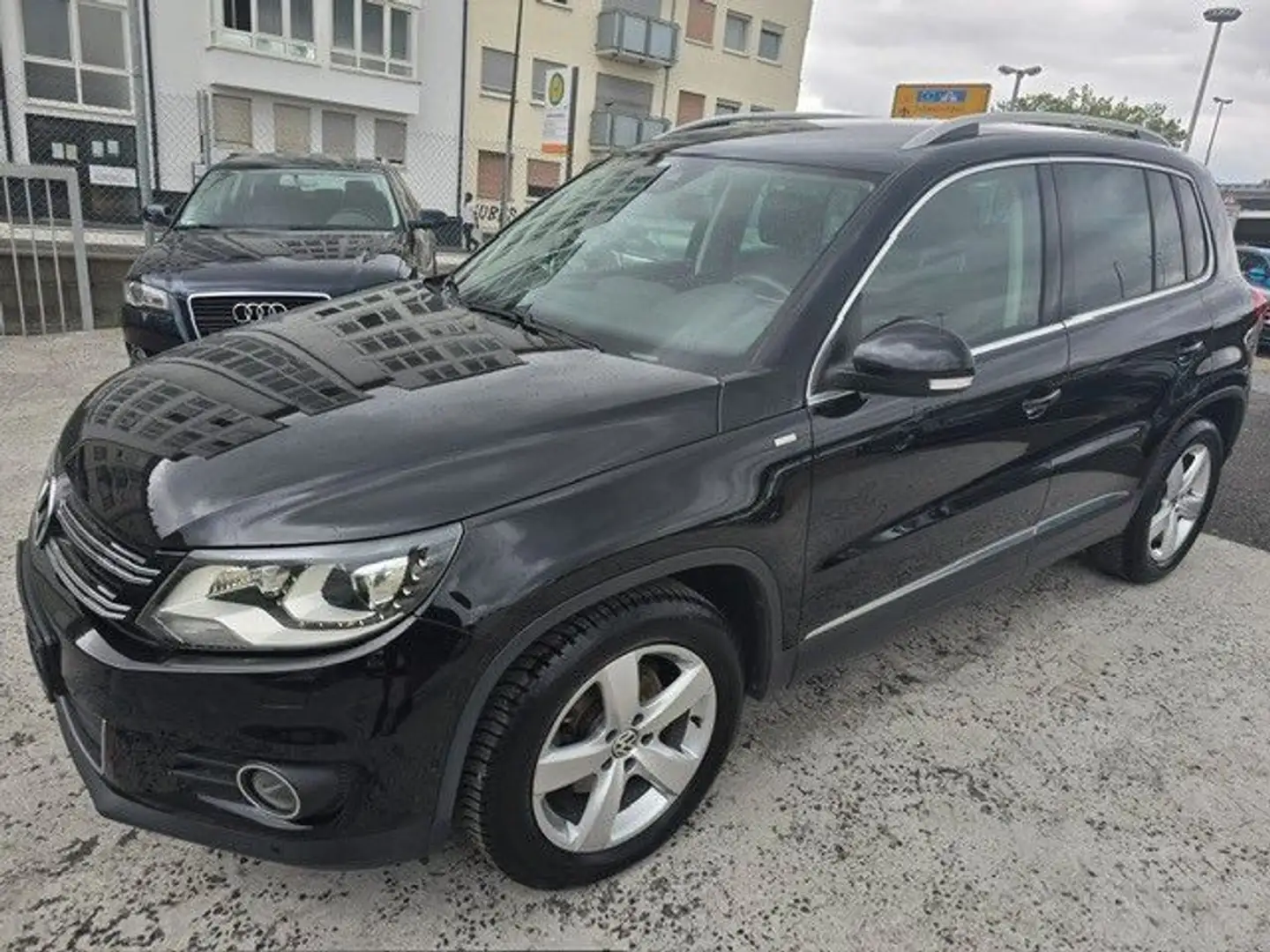 Volkswagen Tiguan Cup Sport & Style BMT 2,0 TDI PARKPILOT Zwart - 1