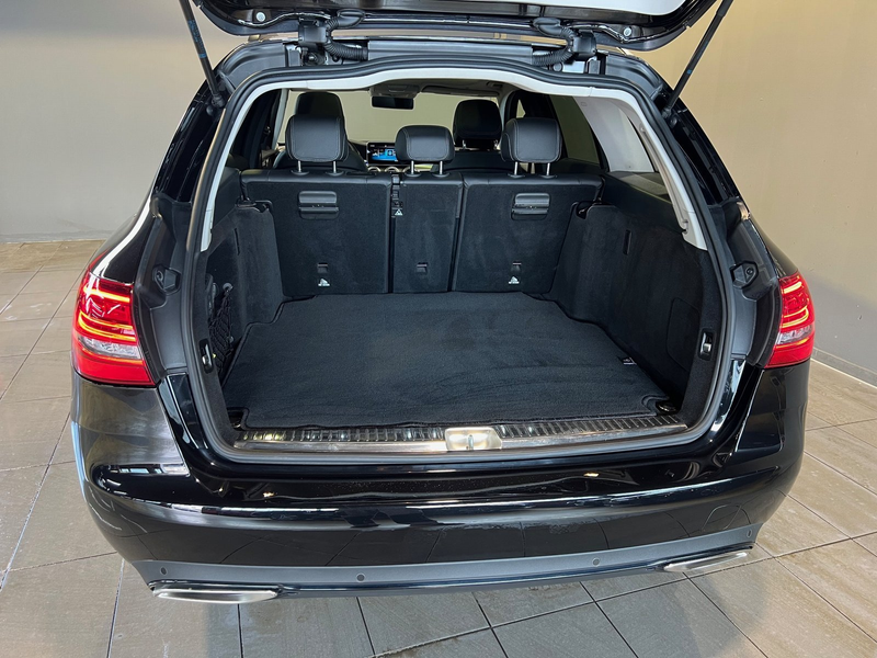 Mercedes-Benz C 400 T 4M Avantgarde Night Pano/Dist/MuBea/Airm — photo 3