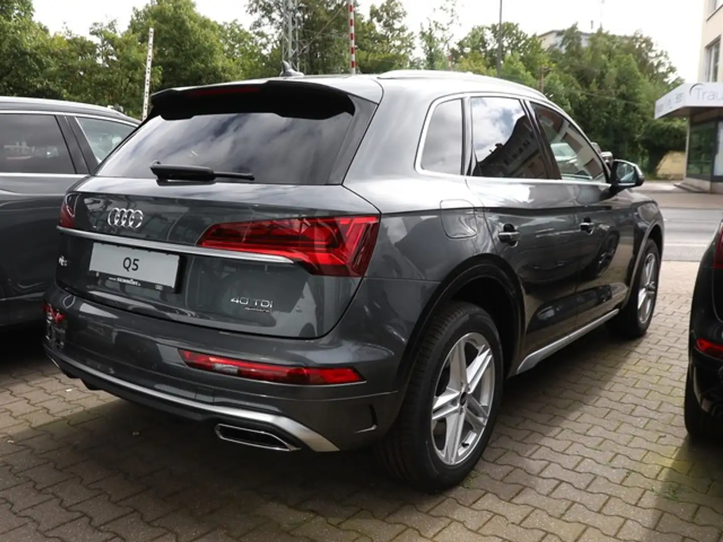 Audi Q5 40 TDI quattro 2 x S line ACC Matrix Navi AHK K... Grau - 2