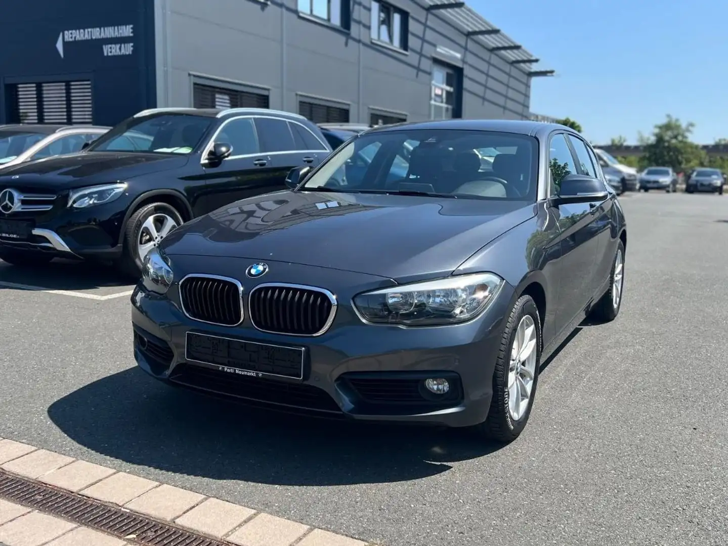 BMW 118 d xDrive Advantage Gris - 1