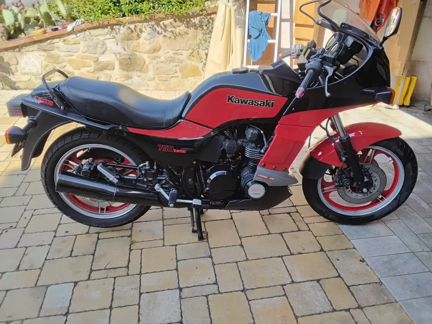 Kawasaki GPZ 750 Turbo - 1