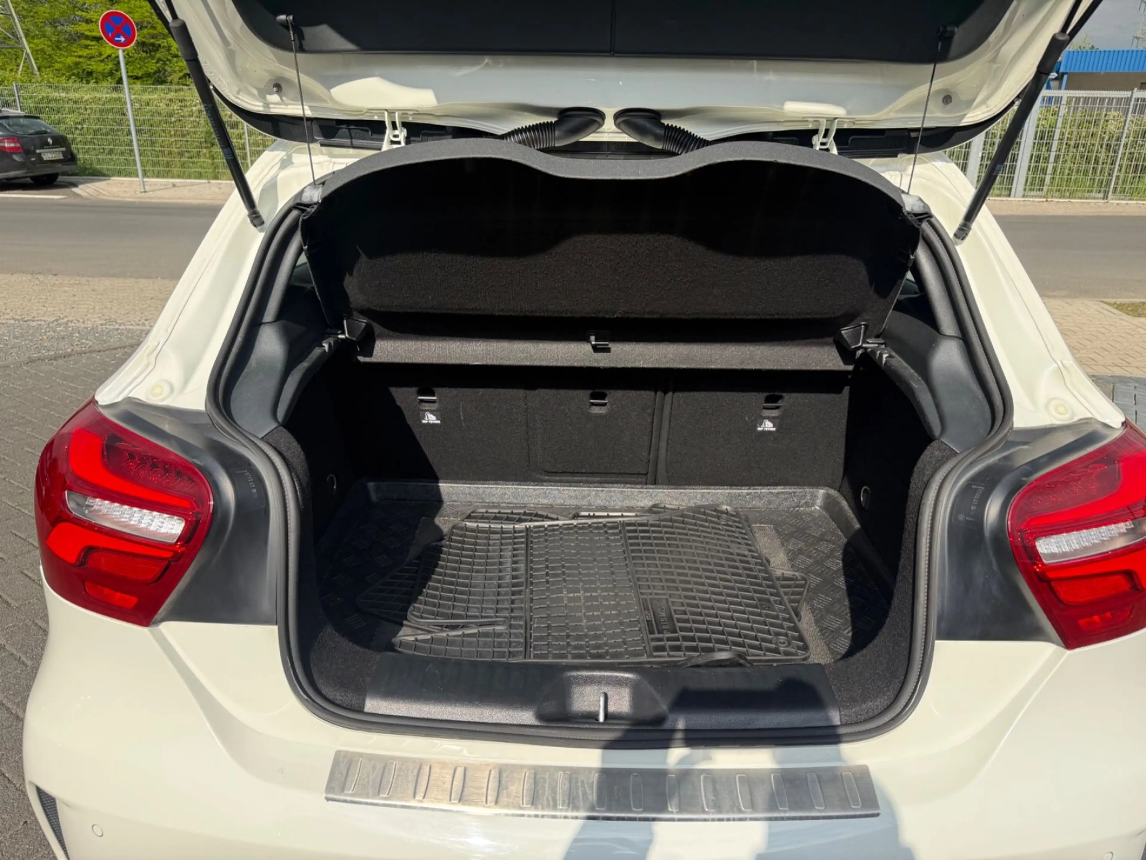 Mercedes-Benz A 180 Edition / Top Zustand/ AMG Line/ — photo 11