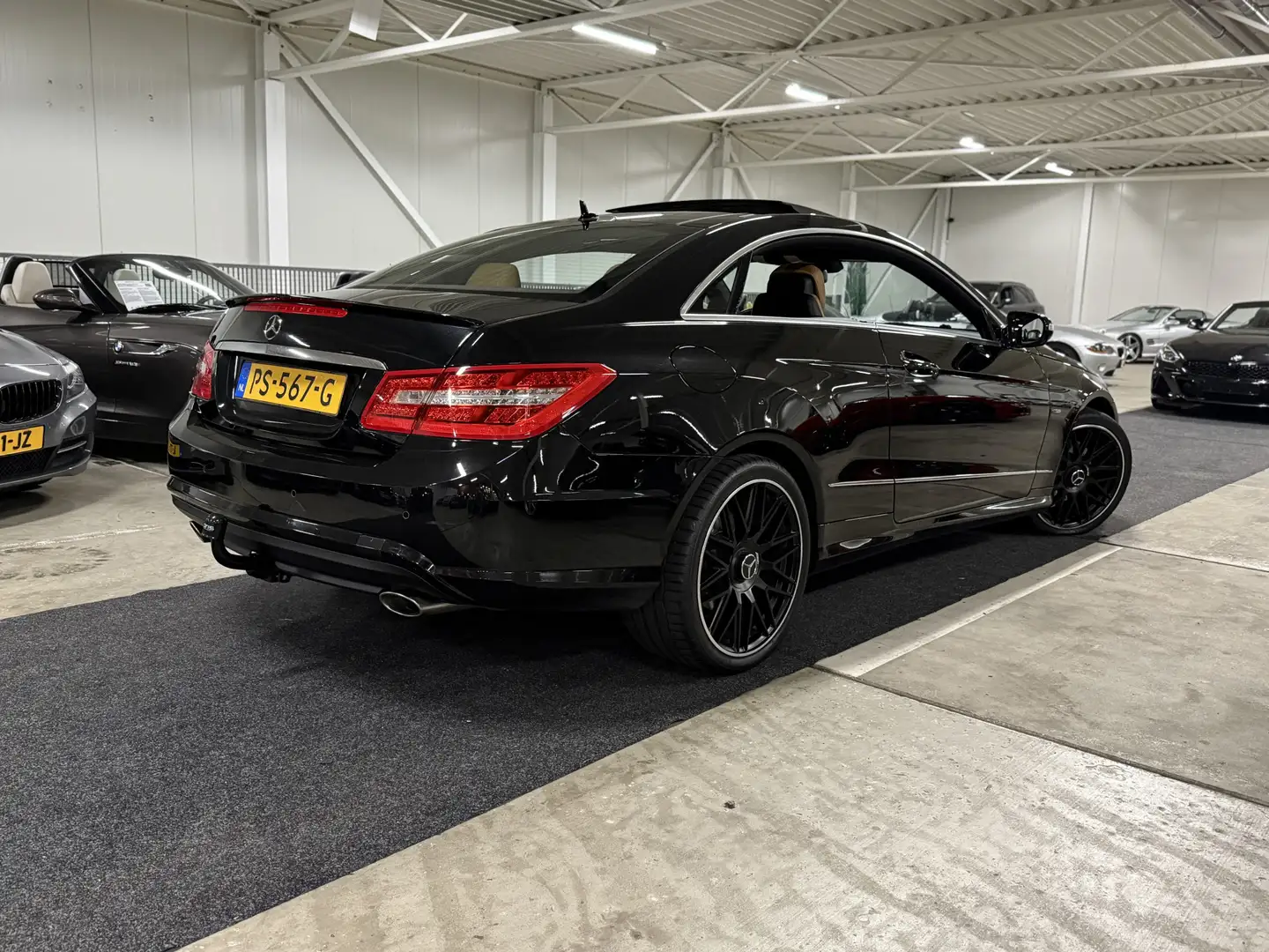 Mercedes-Benz E 350 Coupé CDI AMG Pakket Aut. l Pano l Leder l Trekhaa Schwarz - 2