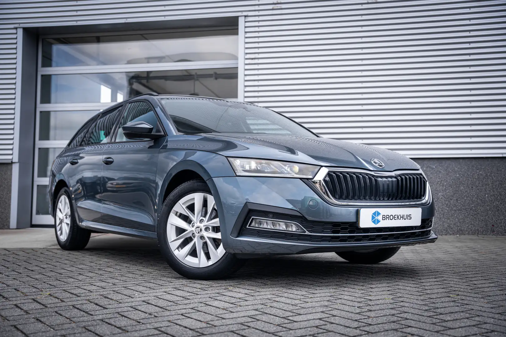 Skoda Octavia Combi 1.5 e-TSI Business Edition | Cruise control Grigio - 2