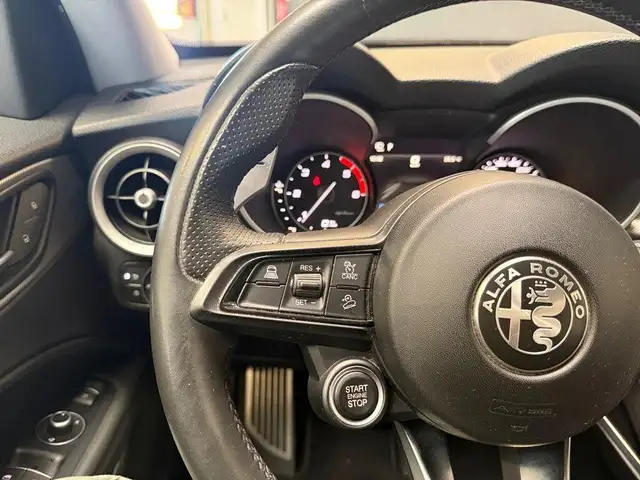 Alfa Romeo Stelvio view 17