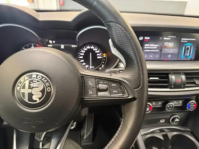 Alfa Romeo Stelvio view 18