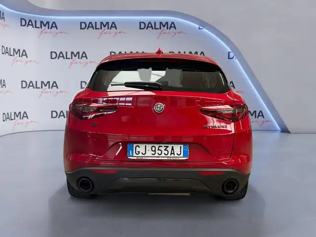 Alfa Romeo Stelvio view 4