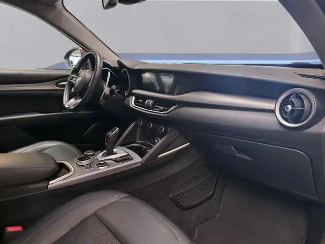 Alfa Romeo Stelvio view 14