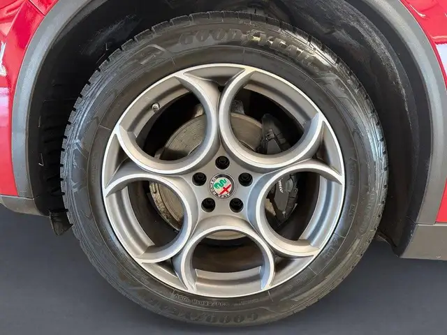 Alfa Romeo Stelvio view 9