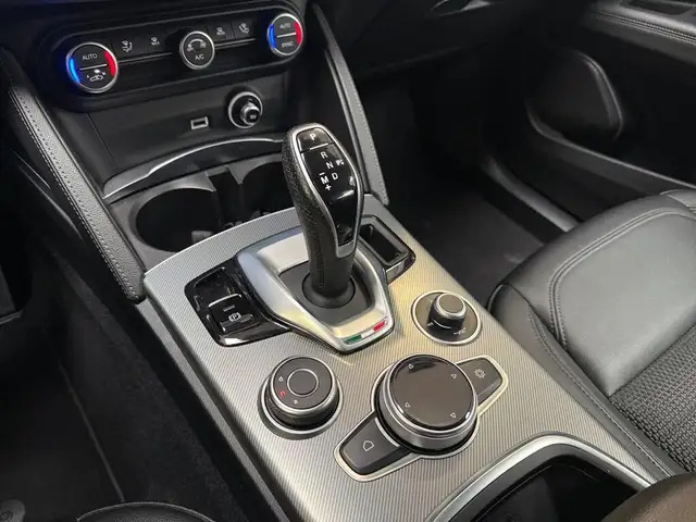 Alfa Romeo Stelvio view 19