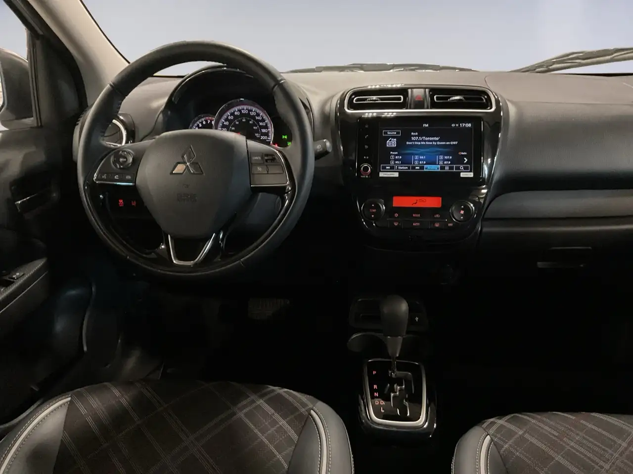 Mitsubishi Mirage снимка Mitsubishi Mirage