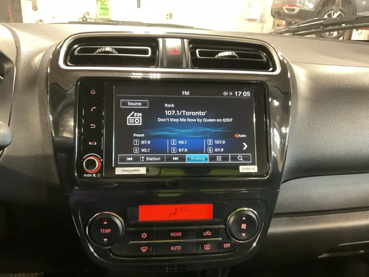 Mitsubishi Mirage снимка Mitsubishi Mirage