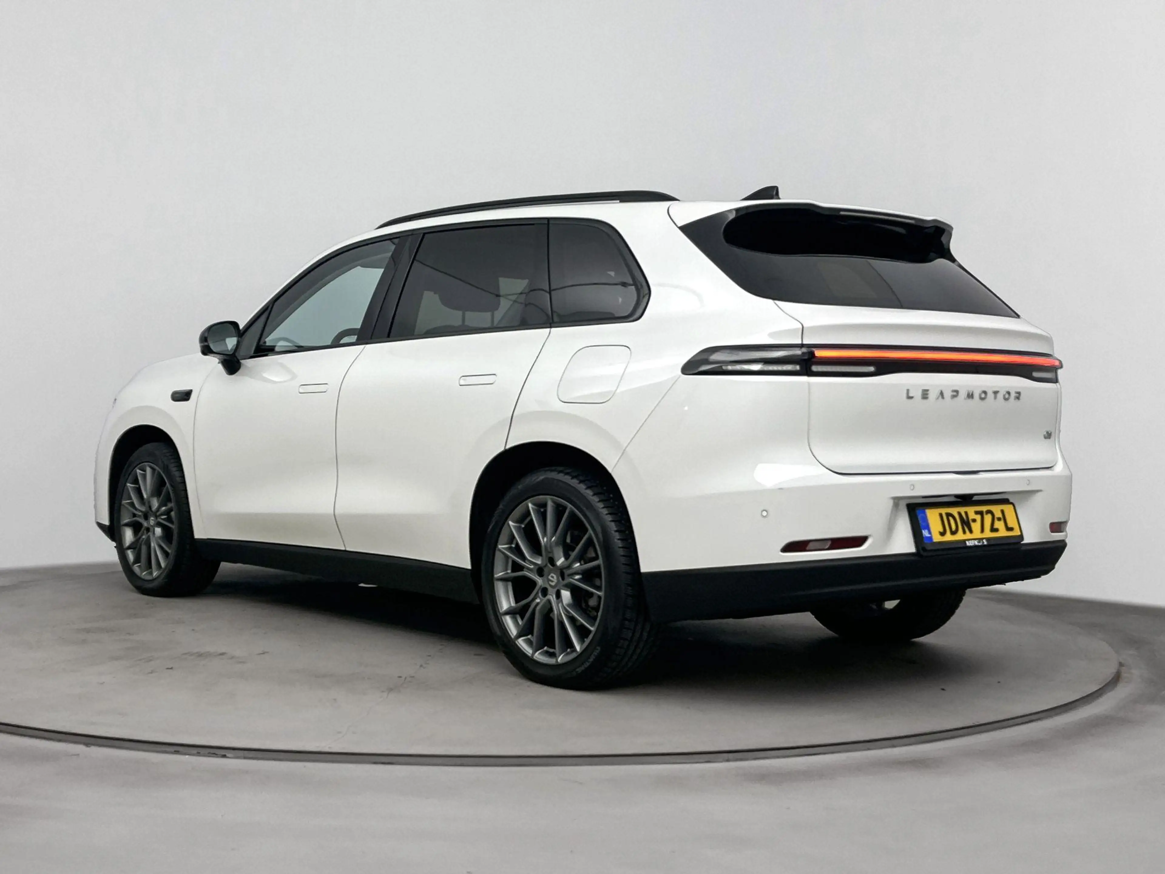 Leapmotor C10 218pk 69.9 kWh Design | 4 - Seizoen Banden | Stoel — photo 14