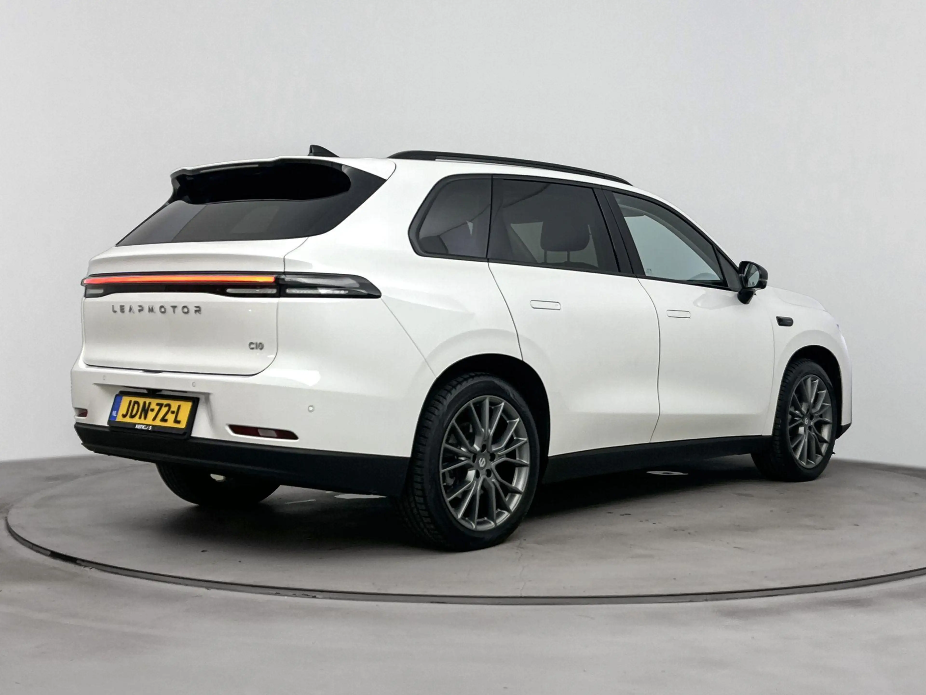 Leapmotor C10 218pk 69.9 kWh Design | 4 - Seizoen Banden | Stoel — photo 10