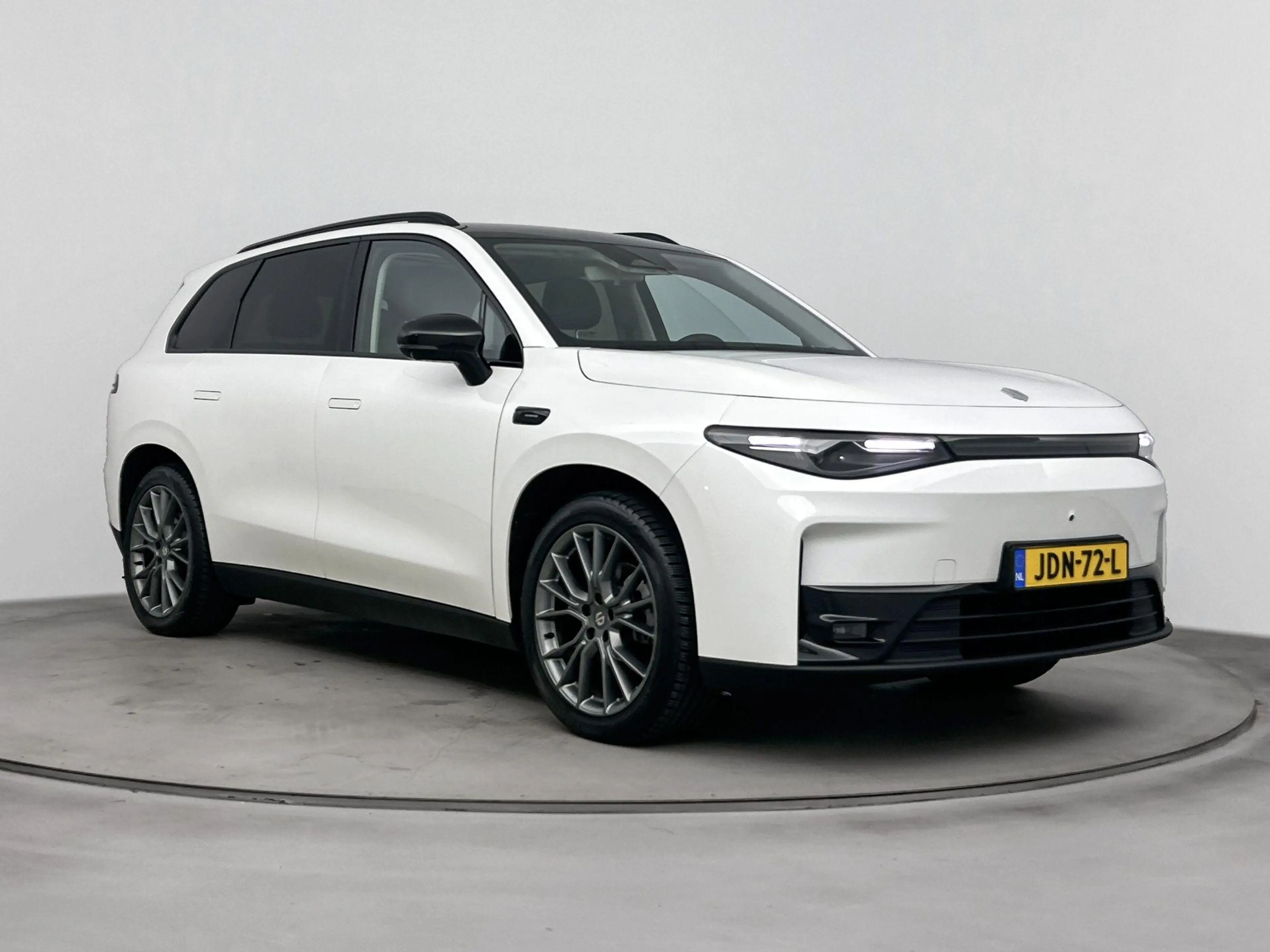 Leapmotor C10 218pk 69.9 kWh Design | 4 - Seizoen Banden | Stoel — photo 12