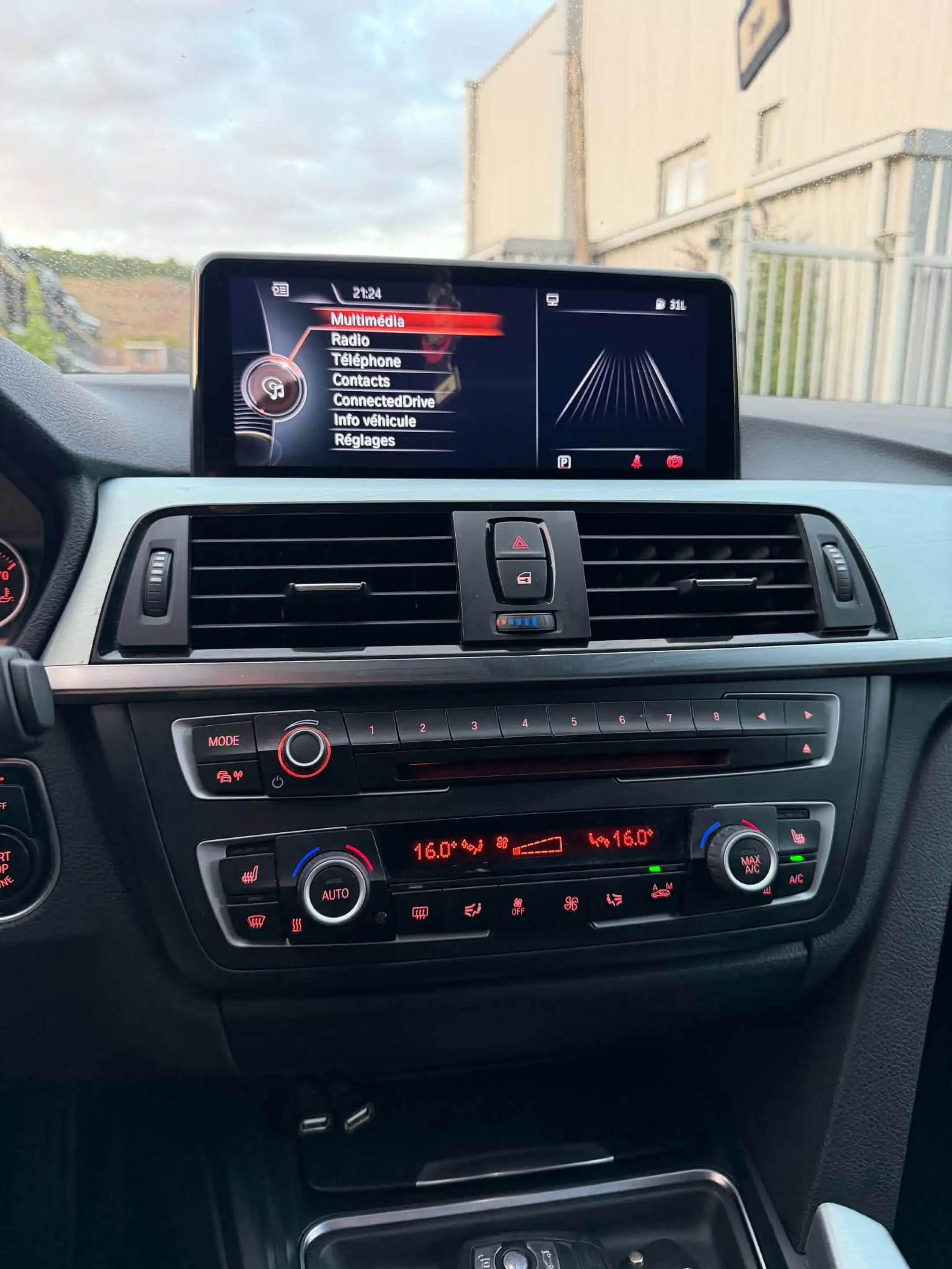 BMW 316 316i F31 Pack M — photo 12