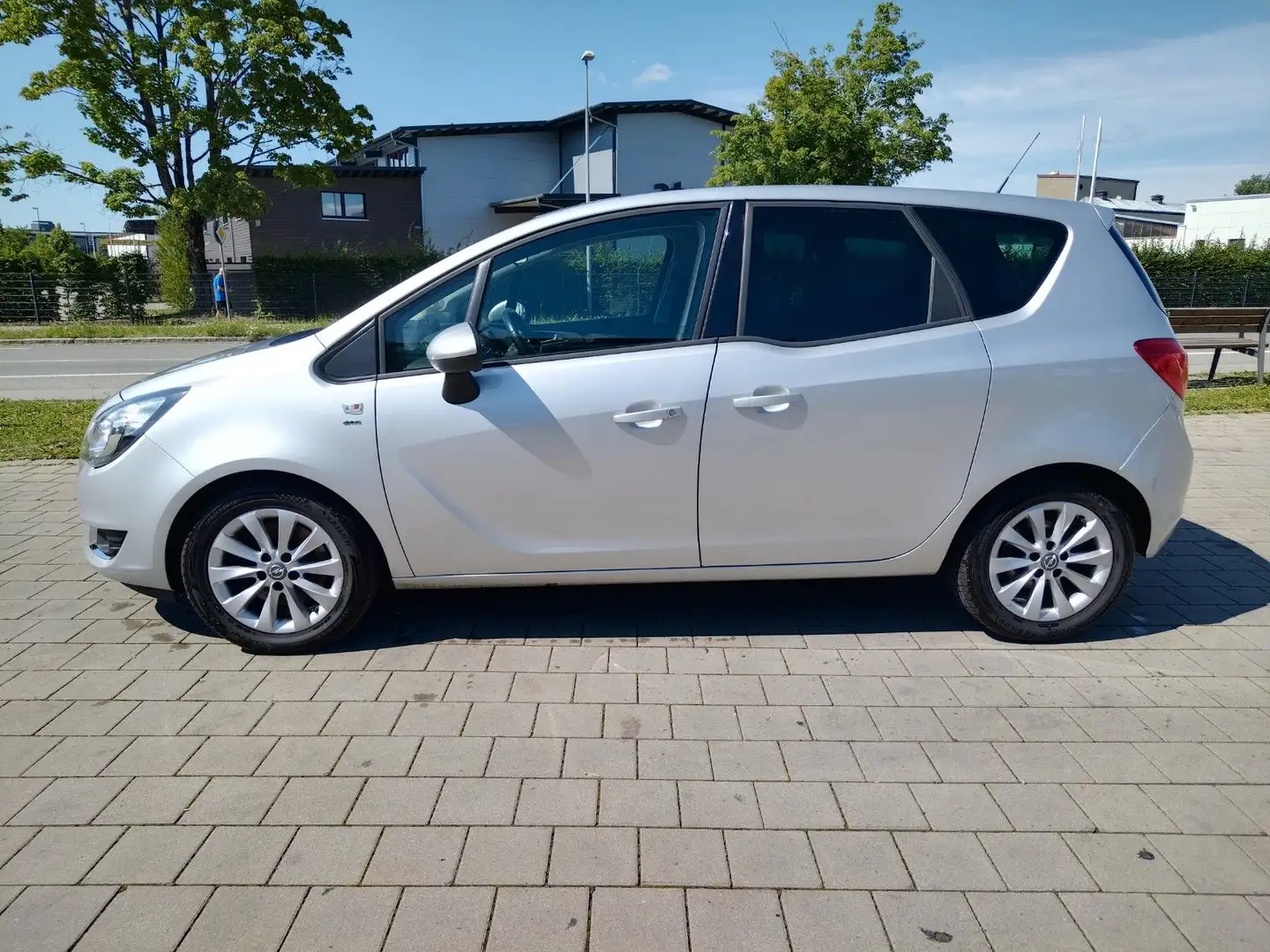 Opel Meriva B 1.6 CDTI Drive+KLIMAAUTO+SHZ+PDC+EU 6 Silber - 2