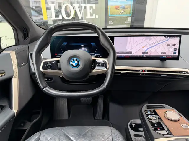 BMW Ix view 3