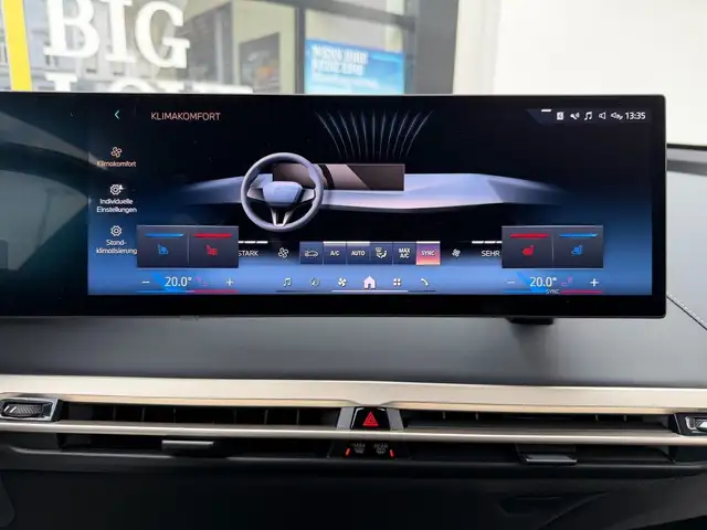 BMW Ix view 11