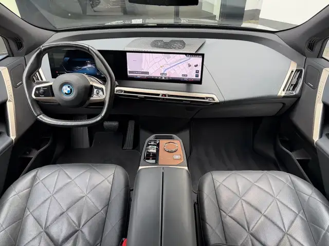 BMW Ix view 8