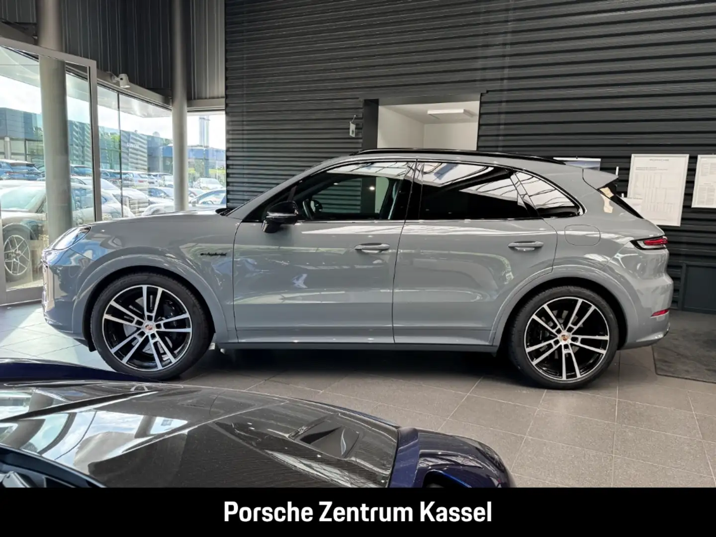 Porsche Cayenne Turbo E-Hybrid Grau - 2