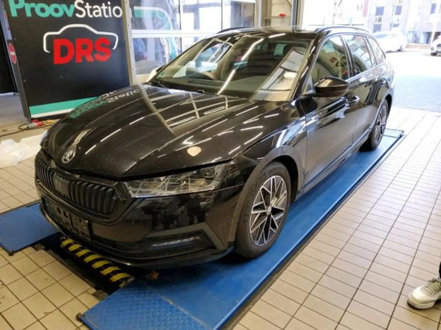 Skoda Octavia Combi 2.0 TDI DSG CLEVER MATRIX PANO Nero - 2