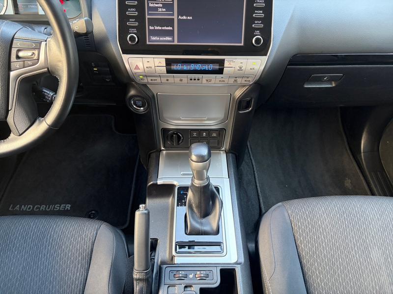 Toyota Land Cruiser 2.8 D-4D Comfort AHK/CARPLAY — photo 12