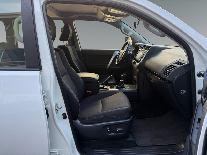 Toyota Land Cruiser 2.8 D-4D Comfort AHK/CARPLAY — photo 12