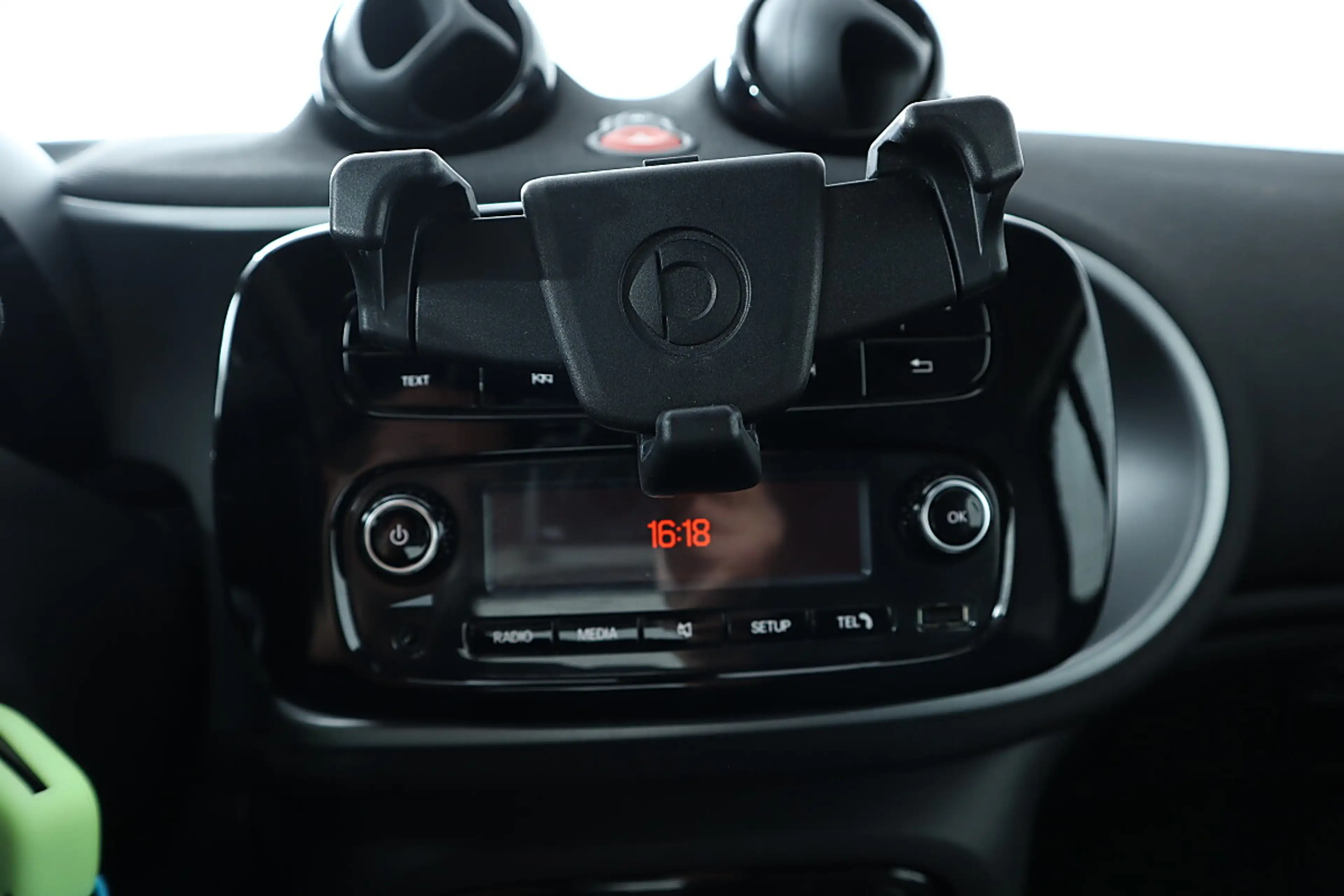 smart forTwo smart fortwo Prime Aut. LEDER*SHZ*BT*PANO — photo 27
