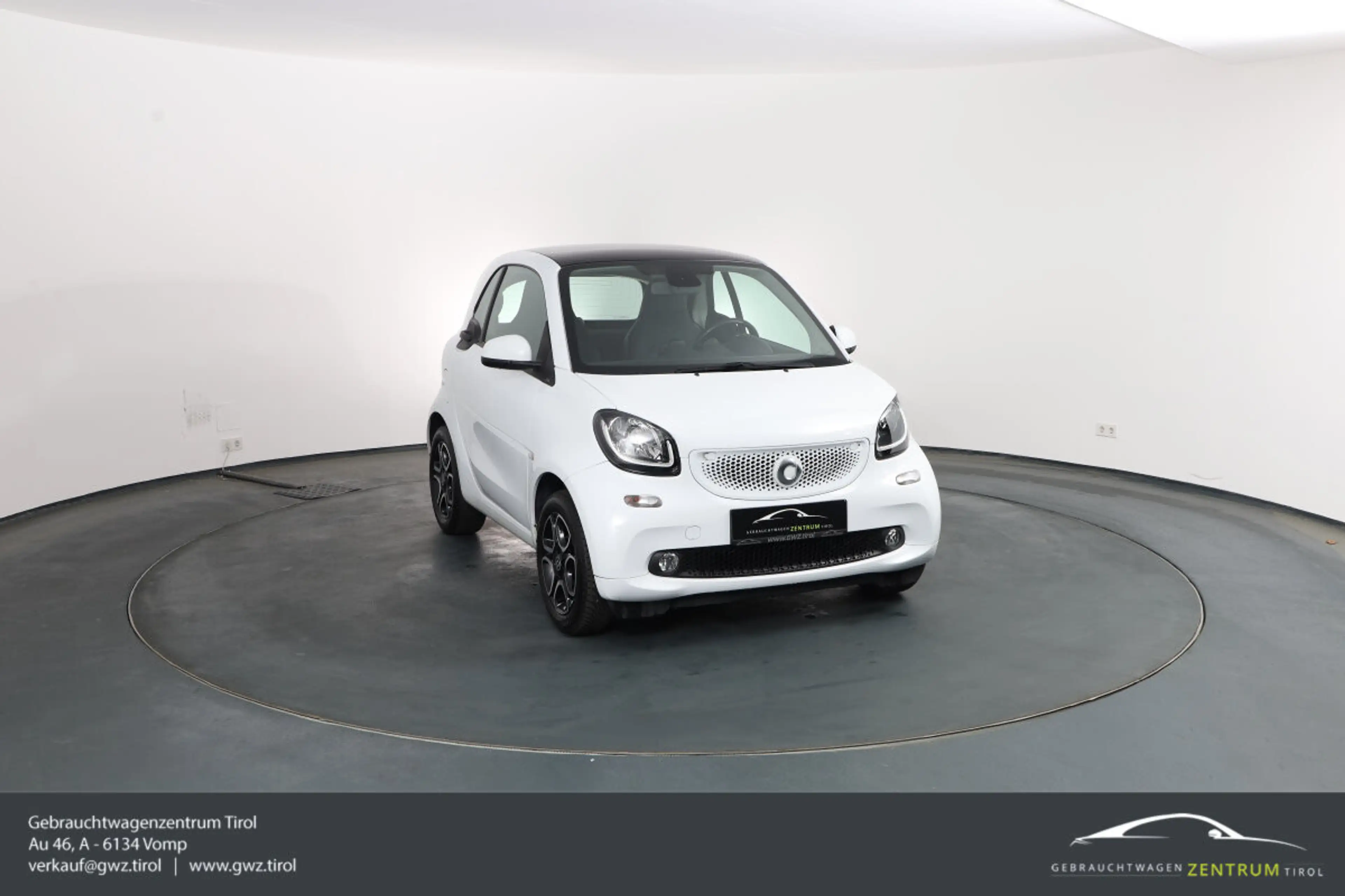 smart forTwo smart fortwo Prime Aut. LEDER*SHZ*BT*PANO — photo 3
