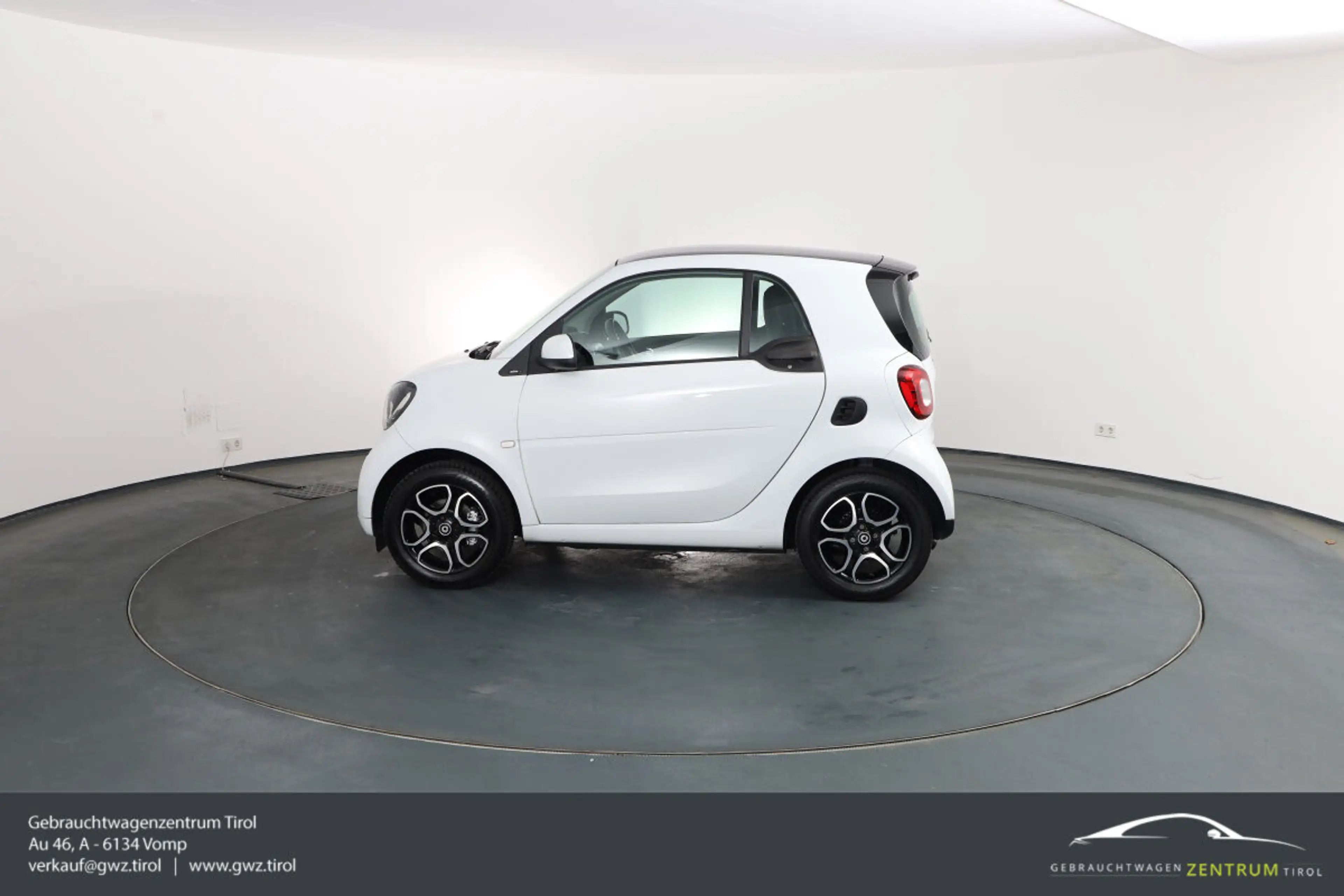 smart forTwo smart fortwo Prime Aut. LEDER*SHZ*BT*PANO — photo 11