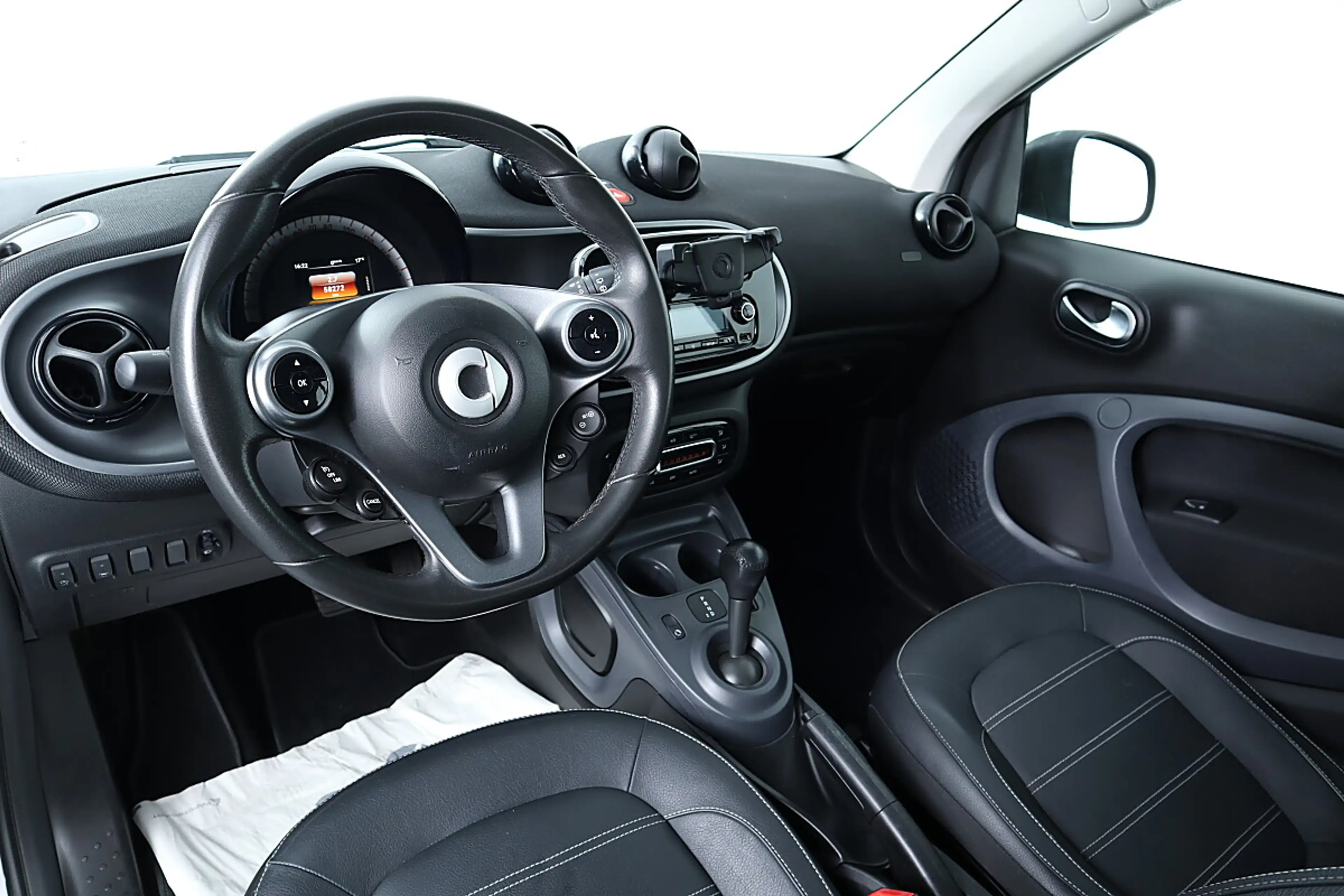 smart forTwo smart fortwo Prime Aut. LEDER*SHZ*BT*PANO — photo 15