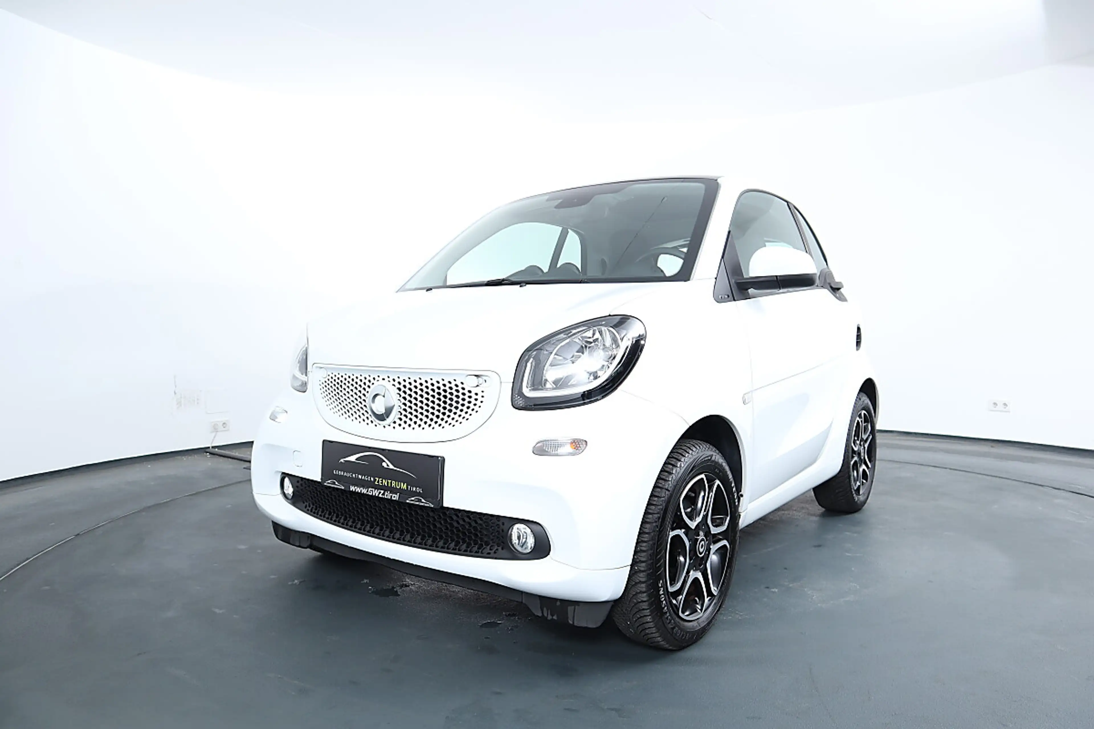 smart forTwo smart fortwo Prime Aut. LEDER*SHZ*BT*PANO — photo 12