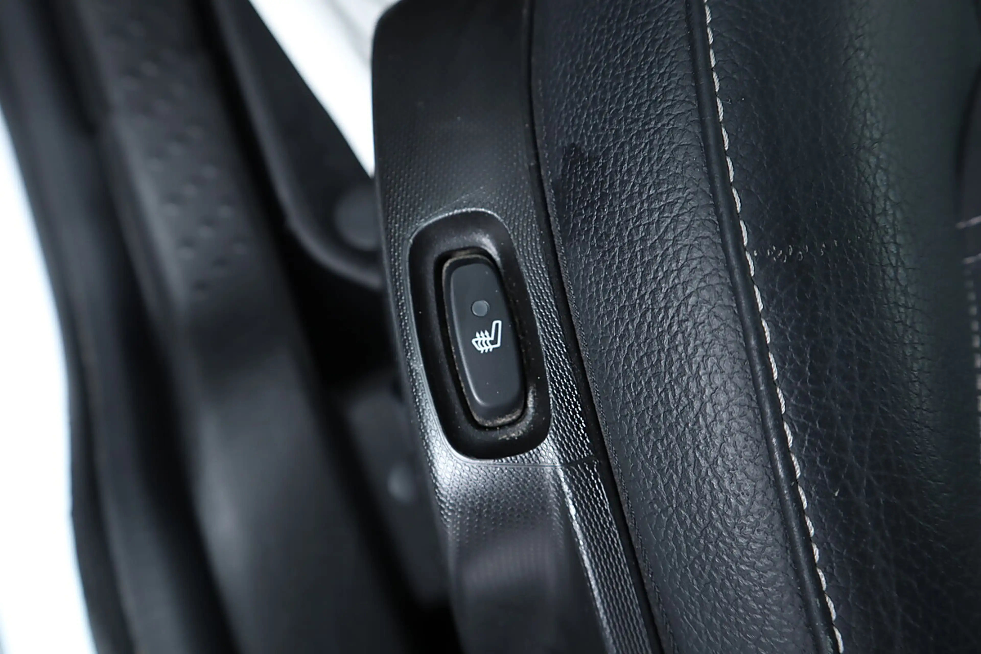 smart forTwo smart fortwo Prime Aut. LEDER*SHZ*BT*PANO — photo 24