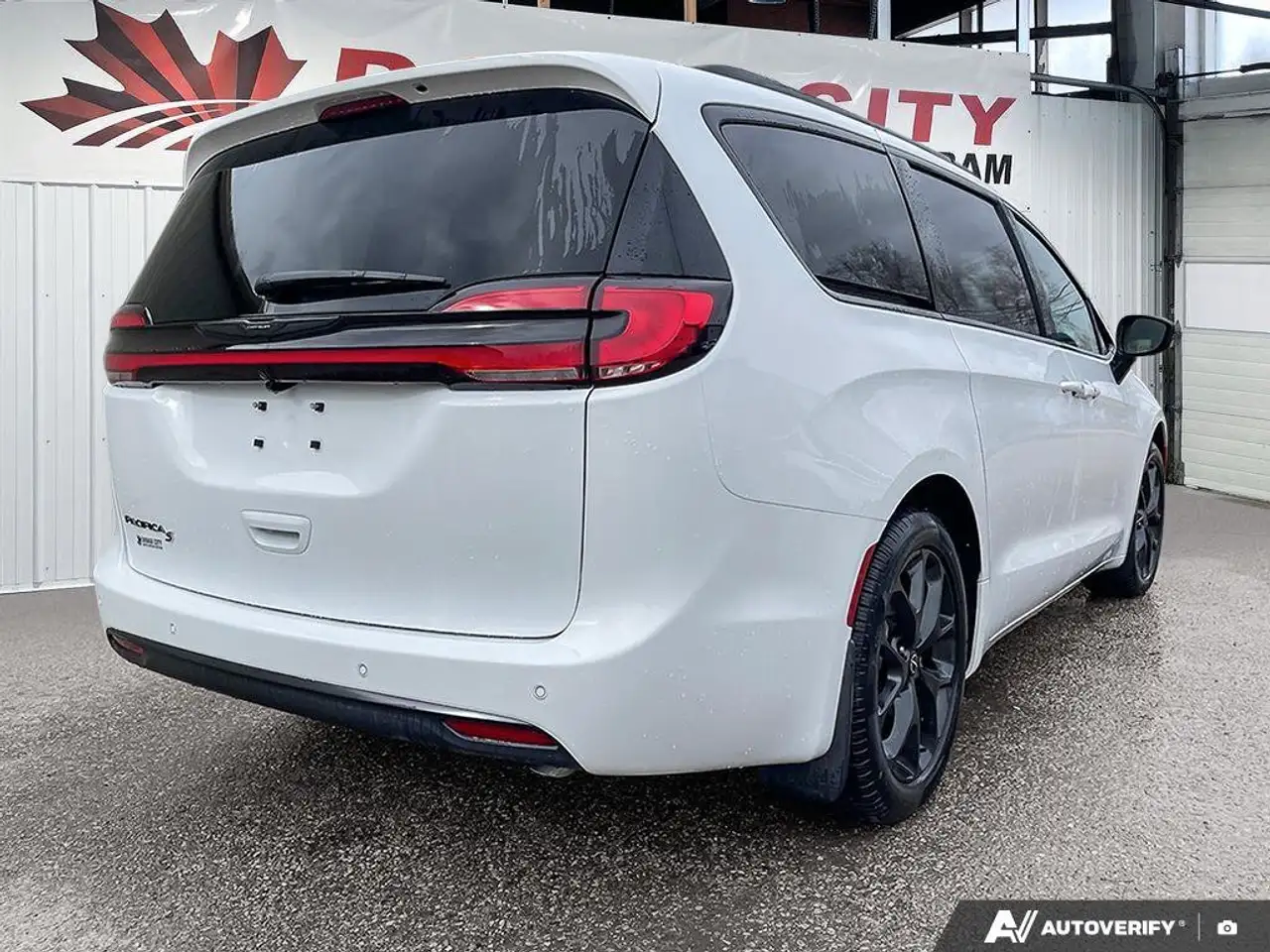 Chrysler Pacifica снимка Chrysler Pacifica