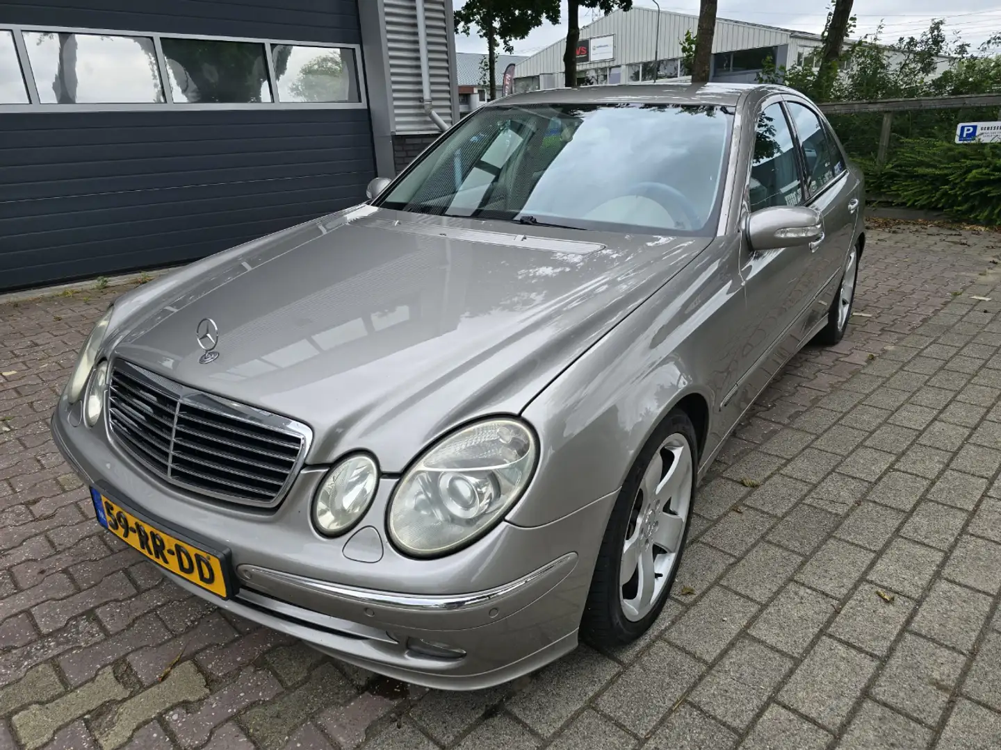 Mercedes-Benz E 280 CDI AVANTGARDE Grijs - 1
