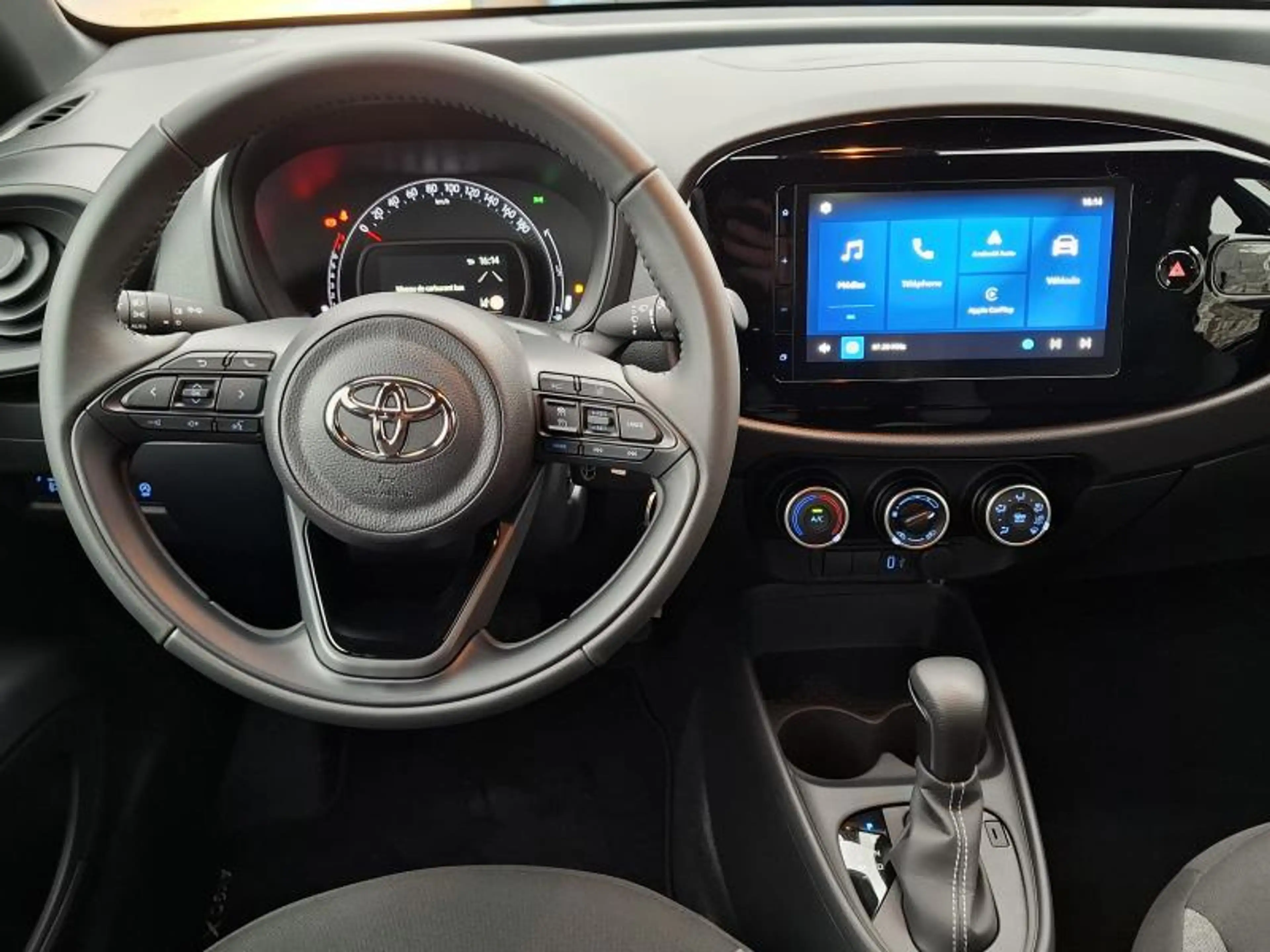 Toyota Aygo X 1.0 VVT-I X-PLAY — photo 10