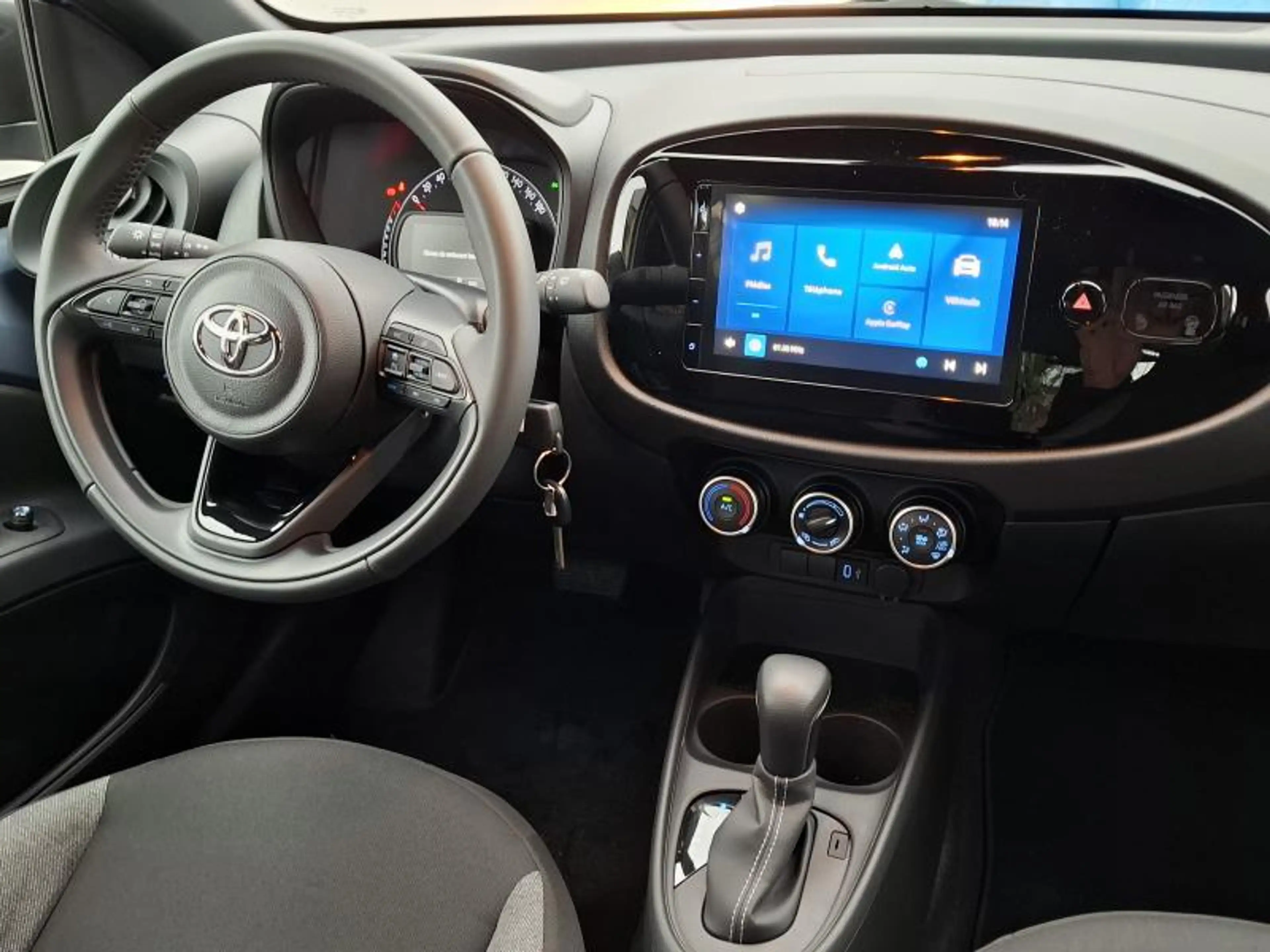 Toyota Aygo X 1.0 VVT-I X-PLAY — photo 12