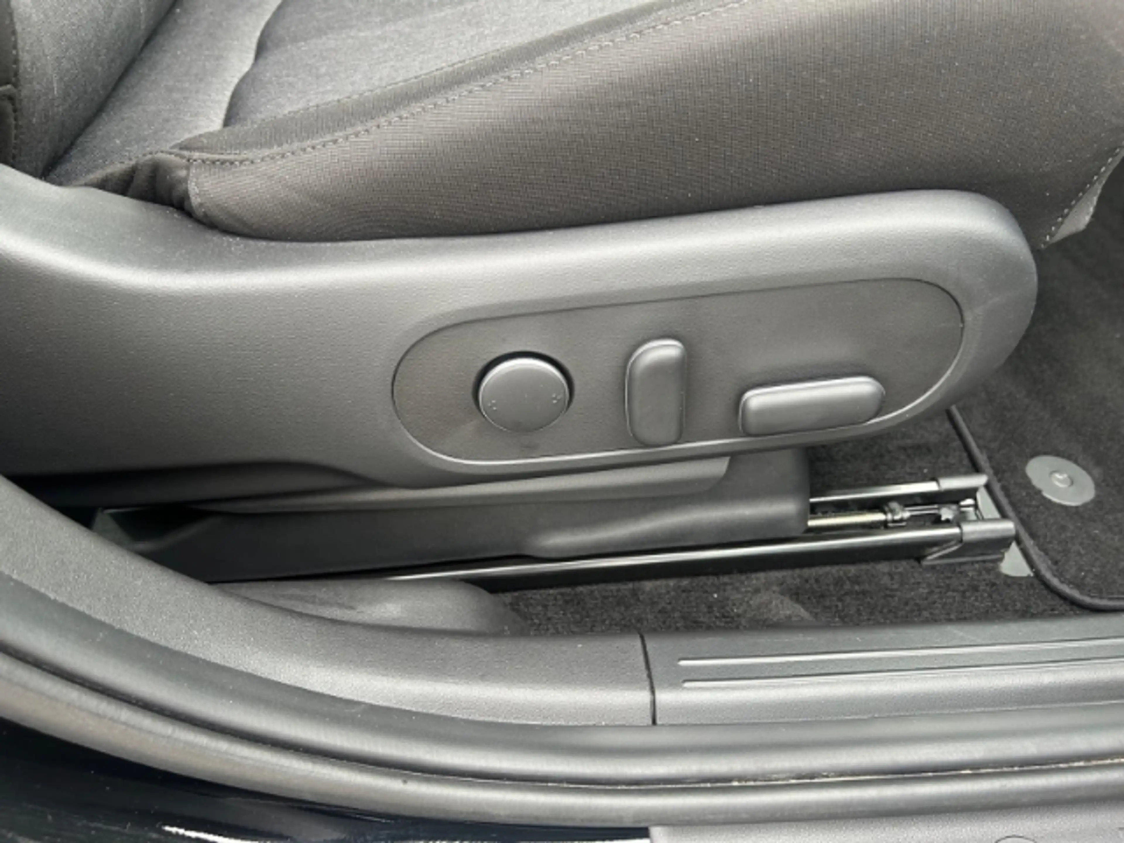 Hyundai IONIQ 5 Dynamiq 63 kWh Wärmepumpe/Navi/Lenkrad/Sitzheizung — photo 15